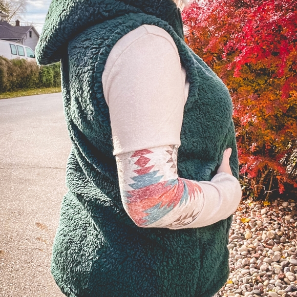 Zenana Full Size Run Soft Sherpa High-Low Hooded V - Picture 3 of 5